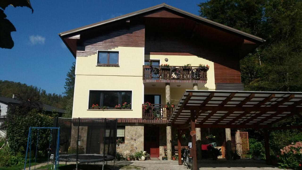 Appartment Bezenica Dobrova Eksteriør billede